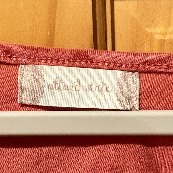 Altar'd State women’s boho Tunic with a "V-cutout back with lace. Size L - Picture 3 of 9